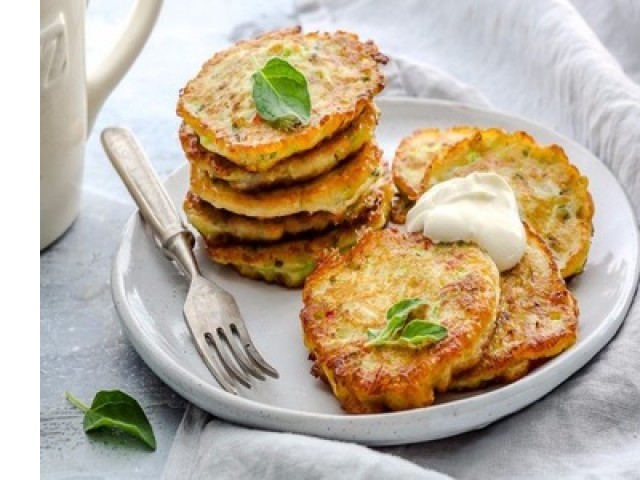 Оладьи из цукини с соусом, 6 шт.