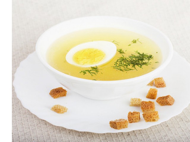 Бульон с курицей, яйцом, гренками, 1,5 л.